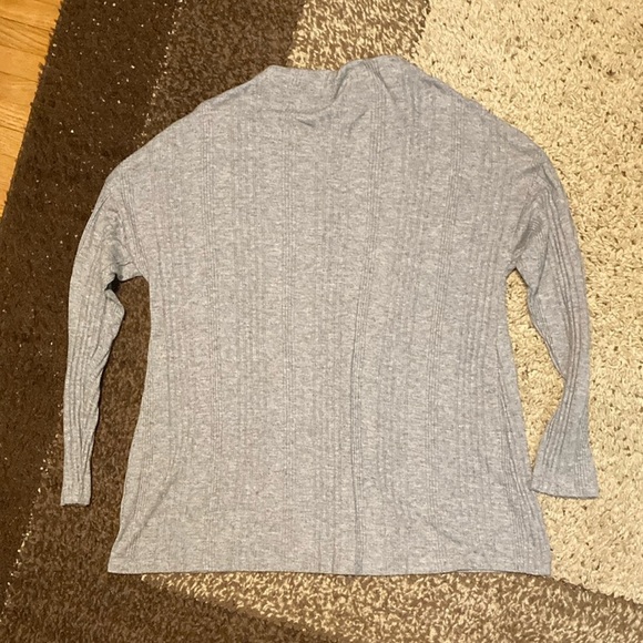 Stork&babe Gray Ribbed Relaxed Long Sleeve Shirt - Picture 1 of 9